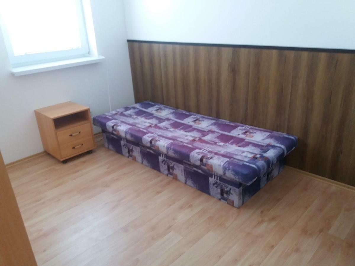 Hradna 9A Nove Zamky Quarto foto